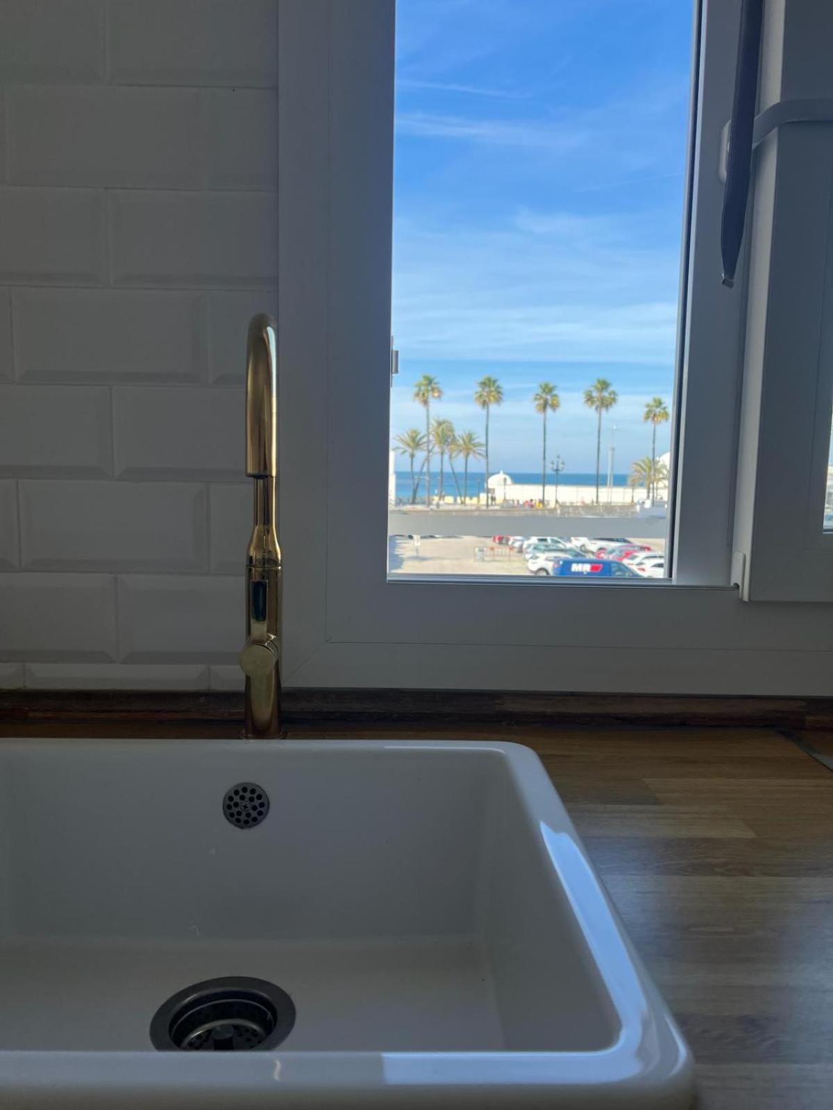 The Traveller's House Con Vistas A Playa La Caleta Apartamento