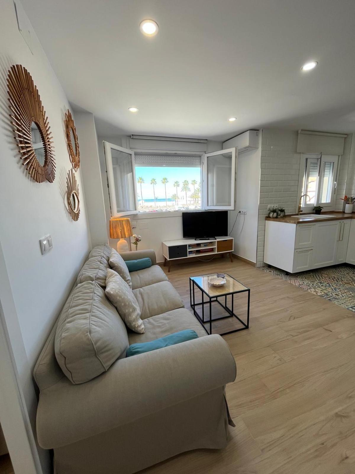 The Traveller's House Con Vistas A Playa La Caleta Cadiz